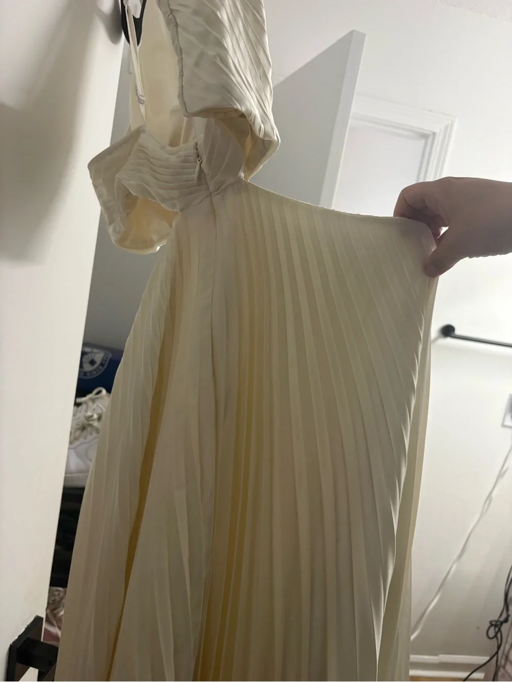 Abercrombie & Fitch Cream Pleated Midi Dress with V-Neck & Side Cutouts